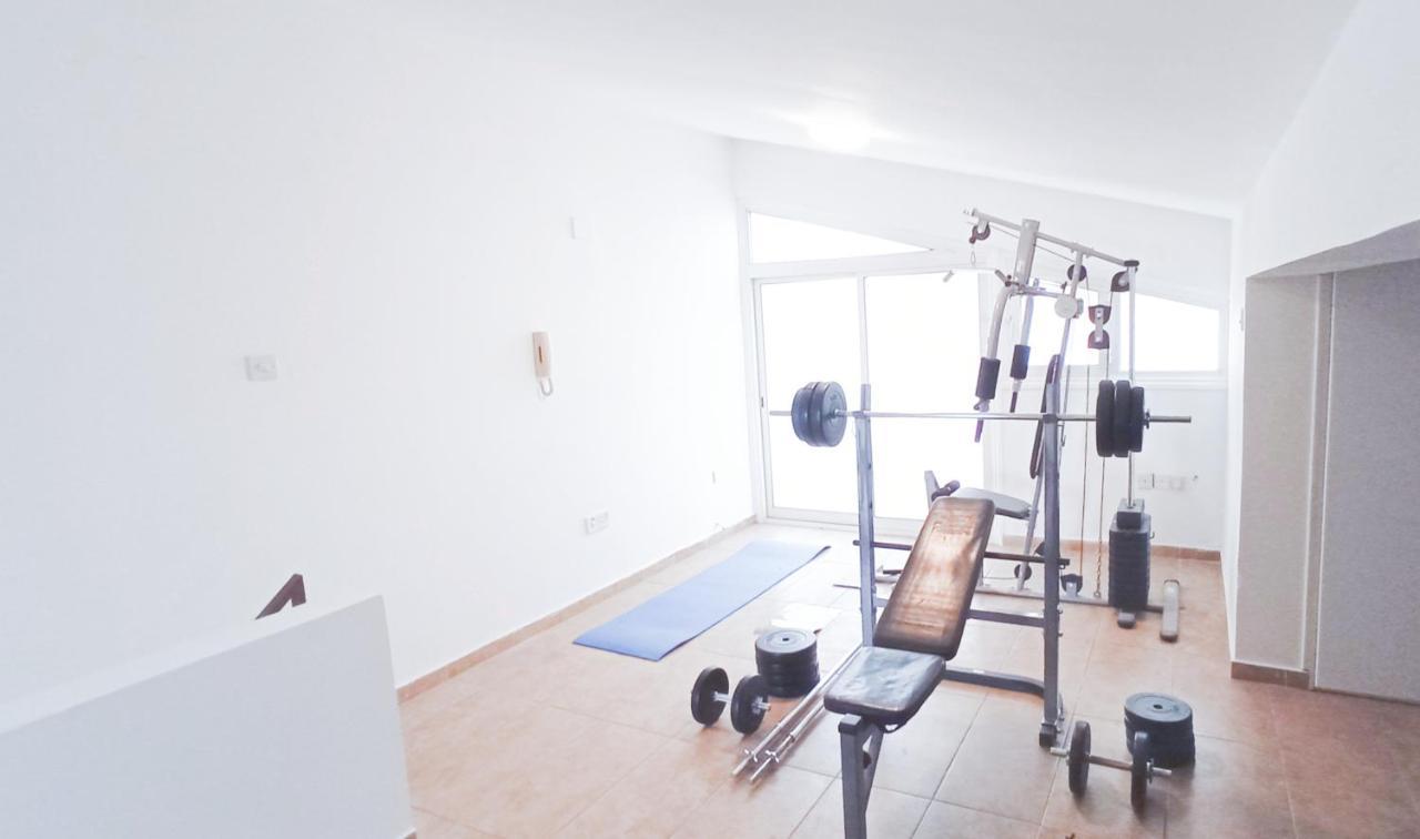 Luxury Private Rooms -Sea View, Netflix, Gym- 5 Min From Beach! - Private Room In Shared Apartment Larnaca Luaran gambar