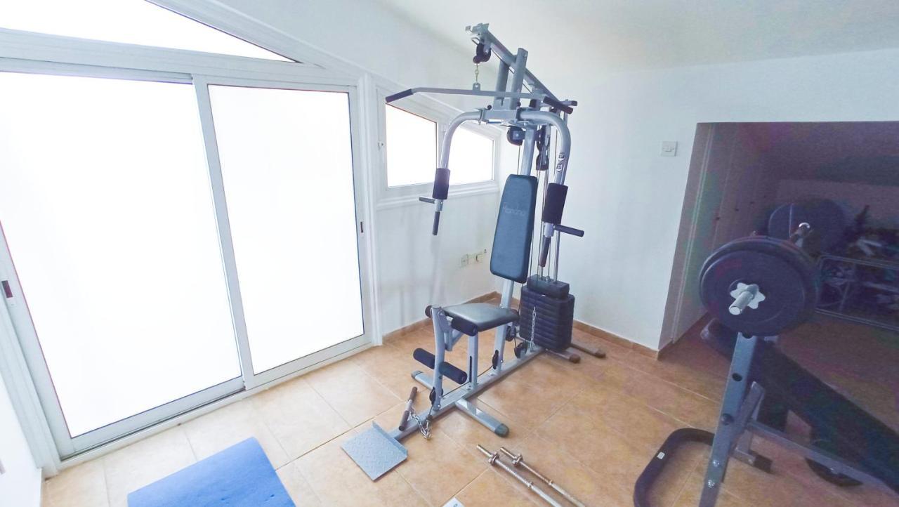 Luxury Private Rooms -Sea View, Netflix, Gym- 5 Min From Beach! - Private Room In Shared Apartment Larnaca Luaran gambar